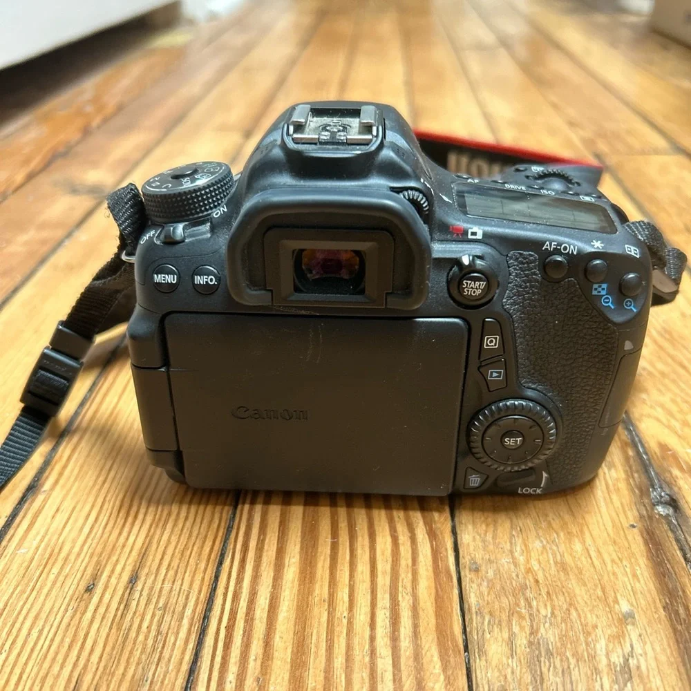 Canon EOS 70D Digital Camera w Canon Macro EFS 24mm Lens